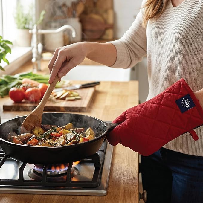Encasa XO Oven Mitts and Pot Holders Set, Heat Resistant Cotton | Red, Diamond Quilted | Non-Slip Grip | Microwave & Oven Safe | Hanging Loop | Machine Washable | Set of 2