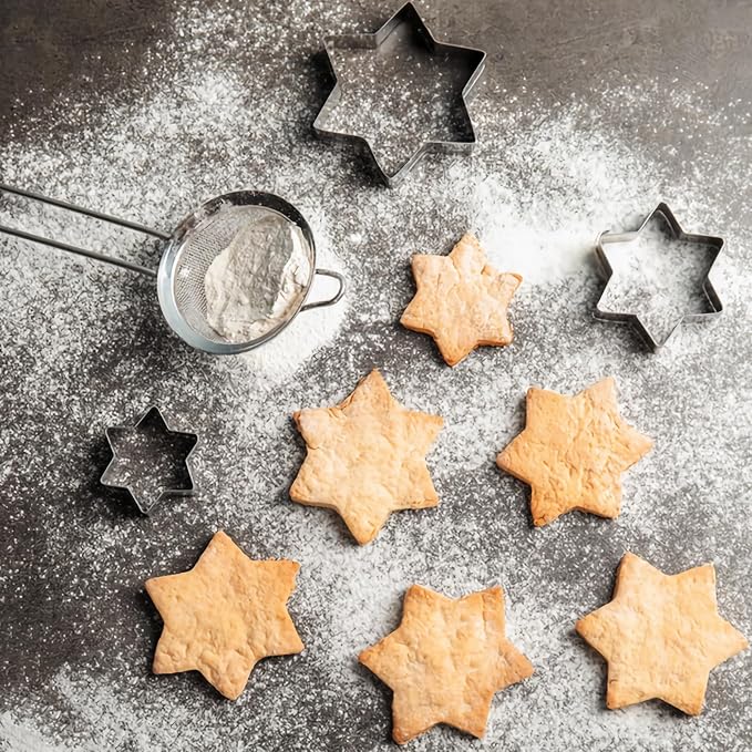 30Pcs Mini Cookie Cutter Set，Stainless Steel Multi Shapes Kit Cutters for Baking, Holiday Cookies, Small Stainless Steel Fruit Veggie Tiny Polymer Clay Cutters for Kids