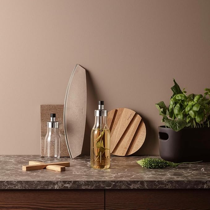 Eva Solo | Nordic Kitchen Magnetic Trivet Round | Stays Attached to The Saucepan or Pot When Moved | Danish Design & Functionality | Table Guard | Bamboo