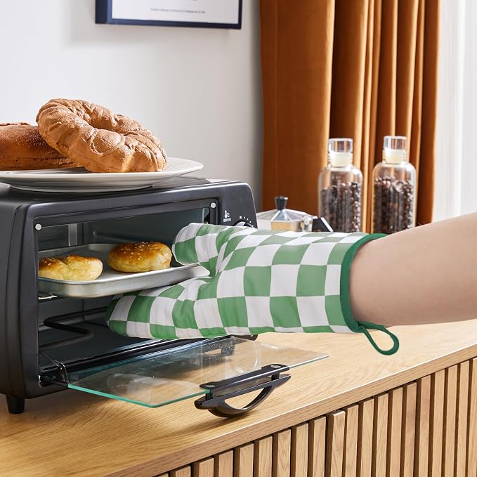 Ohocut Green Checkered Oven Mitts Heat Resistant, Vintage Retro Checkerboard Cute Oven Mitts, Non-Slip Silicone Kitchen Oven Gloves 1 Pair 7''x13''