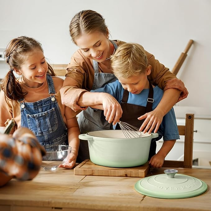 Overmont Enameled Cast Iron Dutch Oven - 7QT Pot with Lid Cookbook & Cotton Potholders - Heavy-Duty Cookware for Braising, Stews, Roasting, Bread Baking Verdant