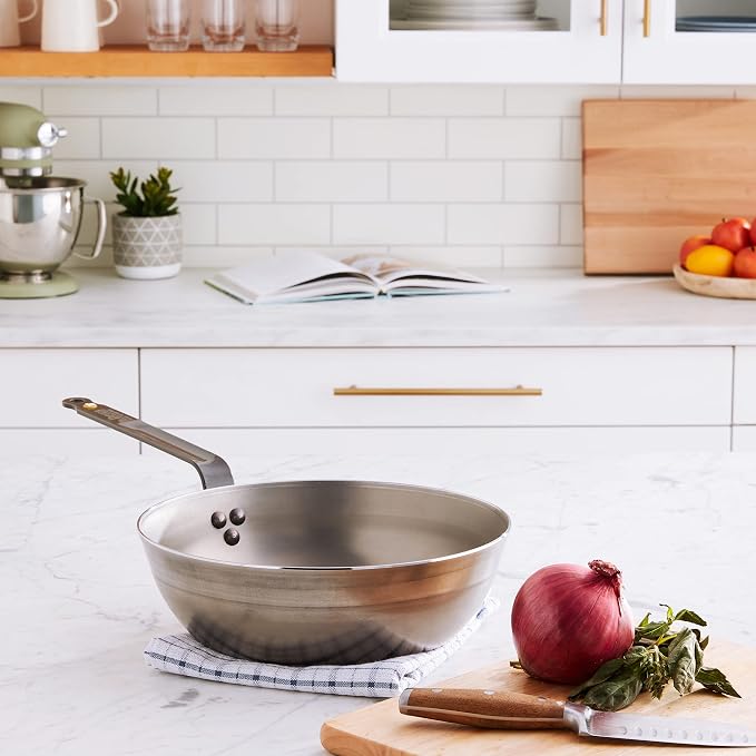 de Buyer MINERAL B Carbon Steel Country Fry Pan - 11” Diameter, 7.7” Cooking Surface - Ideal for Sauteing, Simmering, Deep Frying & Stir Frying - Naturally Non-Stick Finish - Made in France