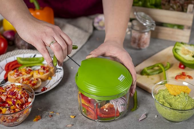 Kuhn Rikon Pull Chop, Vegetable Chopper with Stainless Steel Blades, Food Chopper with Non-Slip Base, Easy to Use Fruit Cutter and Onion Chopper, Essential Kitchen Accessories 650ml - 3 Year Guarantee