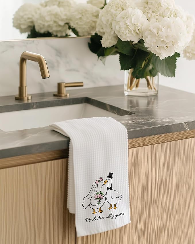 Funny Bride and Groom Goose Kitchen Towels, Wedding Newlyweds Gifts for Couples Dish Tea Towels for Kitchen Decor, Just Married Gifts Decorative Hand Towel for Bathroom, 16x24 Inch