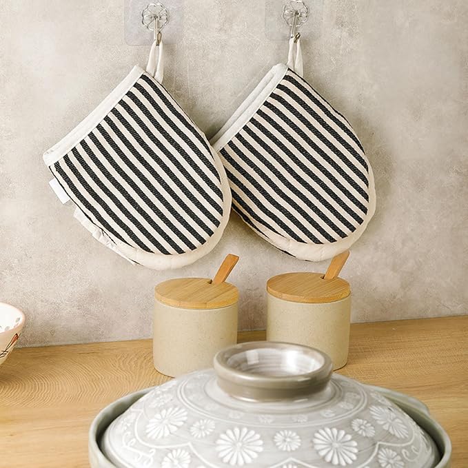 1 Pair Mini Oven Mitts,High Heat Resistant Oven Gloves,Kitchen Short Oven Mit with Hanging Loop for BBQ, Baking, Cooking and Grilling, (Balck)