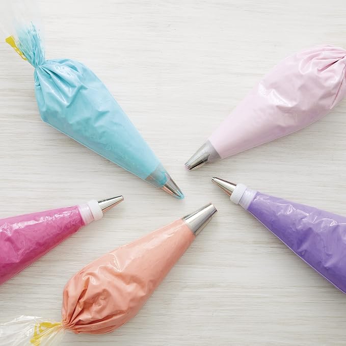 Wilton Easy-Grab Disposable Decorating Bags, 16 in., 100-Count | Extra-Large Single-Use Piping Bags with Easy-Grab Texture Fit Standard Tips for Large Batches of Icing & Cake Decorating