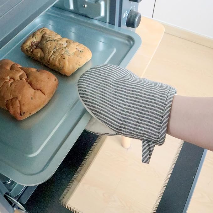 1 Pair Mini Oven Mitts,High Heat Resistant Oven Gloves,Kitchen Short Oven Mit with Hanging Loop for BBQ, Baking, Cooking and Grilling, (Gray)