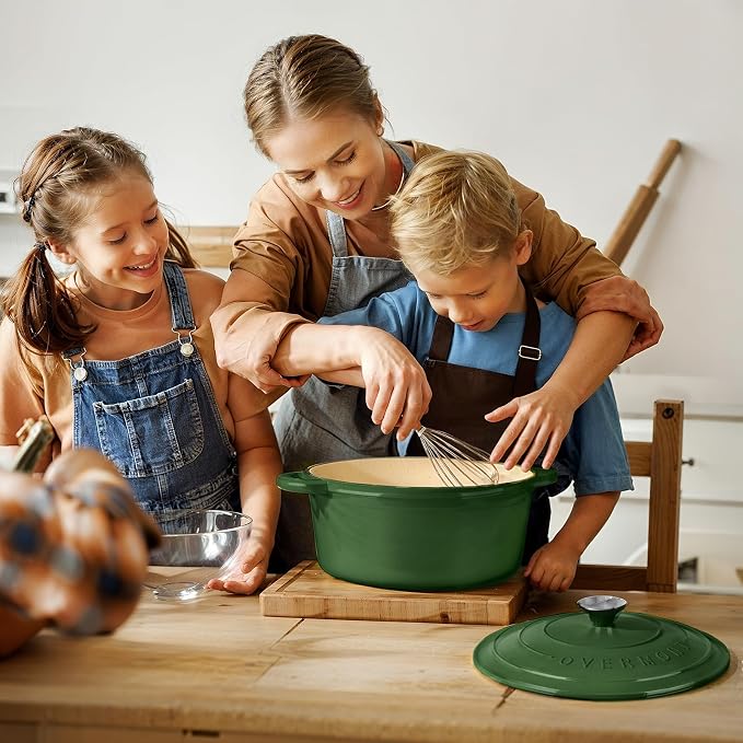 Overmont Enameled Cast Iron Dutch Oven - 7QT Pot with Lid Cookbook & Cotton Potholders - Heavy-Duty Cookware for Braising, Stews, Roasting, Bread Baking GlossyGreen
