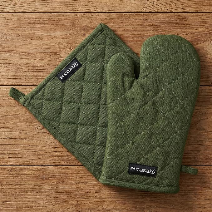 Encasa XO Oven Mitts and Pot Holders Set, Heat Resistant Cotton | Leaf Green, Diamond Quilted | Non-Slip Grip | Microwave & Oven Safe | Hanging Loop | Machine Washable | Set of 2