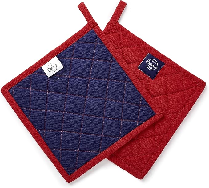 Encasa XO Pot Holders, Quilted Kitchen Hot Pads 8"x8" Red | 100% Heavyweight Cotton | Quilted Insulation | Multipurpose Trivets & Hot Pads | Hanging Loop | Set of 2