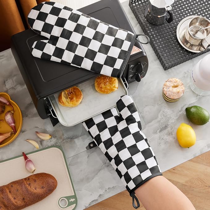 Ohocut Black and White Checkered Oven Mitts Heat Resistant, Vintage Retro Checkerboard Cute Oven Mitts, Non-Slip Silicone Kitchen Oven Gloves 1 Pair 7''x13''