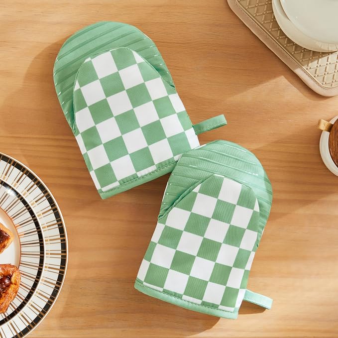 Ohocut Sage Green Checkered Mini Oven Mitts Heat Resistant, Vintage Retro Checkerboard Mini Silicone Oven Mitts Cute, Non-Slip Small Short Kitchen Oven Gloves Set of 2