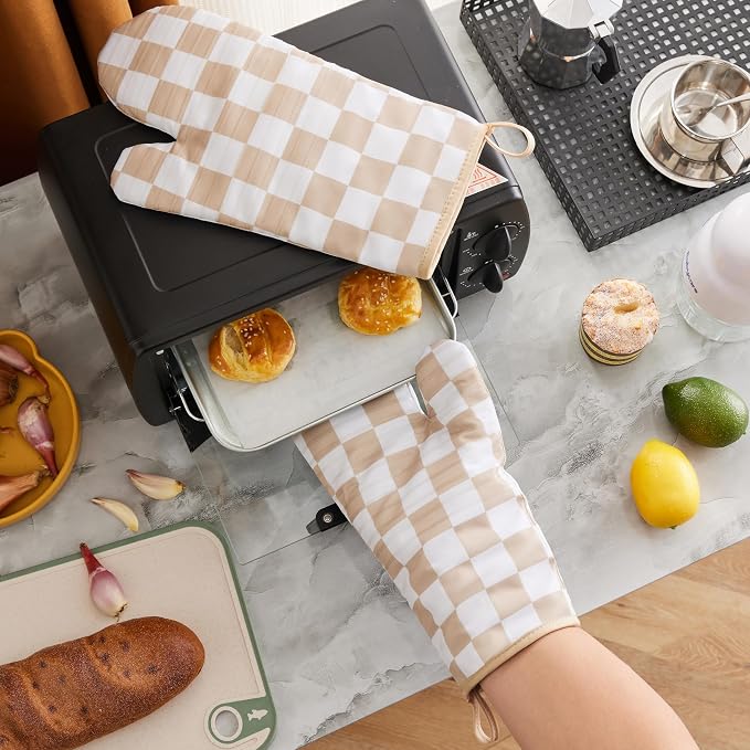 Ohocut Beige Checkered Oven Mitts Heat Resistant, Vintage Retro Checkerboard Cute Oven Mitts, Non-Slip Silicone Kitchen Oven Gloves 1 Pair 7''x13''
