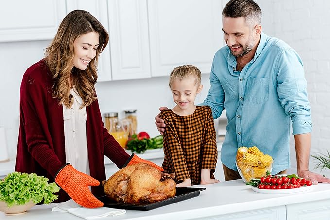 KITCHEN PERFECTION Silicone Smoker BBQ Gloves - Heat Resistant Oven Mitts | Waterproof, 5-Finger Design For A Better Grip, for Pitmasters, Meat Smoking, Grilling, Cooking, Frying Turkey | Grill Gift